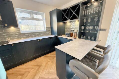 Open Plan Lounge / Kitchen