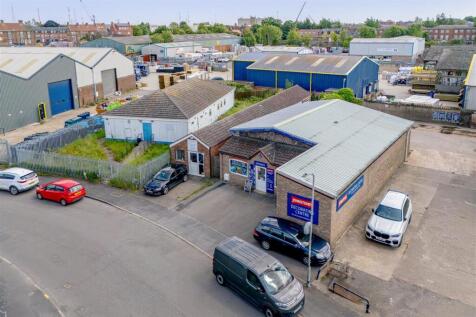 Johnstone Decorating Centre, Nelson Way (Boston)-3