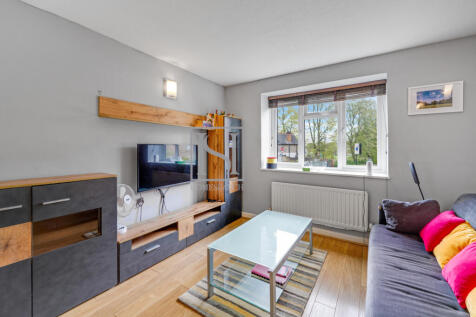 NEW TO MARKET! Modern One-Bedroom Ground Floor Fl
