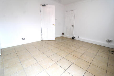 2 Bedroom House in Perfect South Ealing Location 