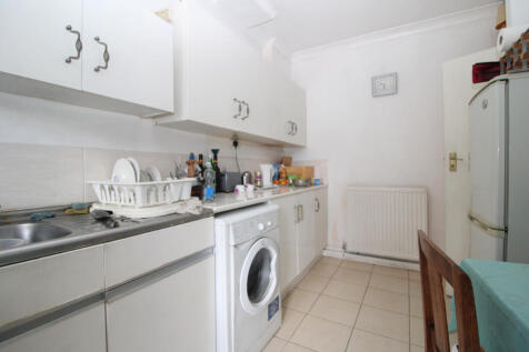 2-Bedroom Flat for sale in Gunnersbury Lane with 