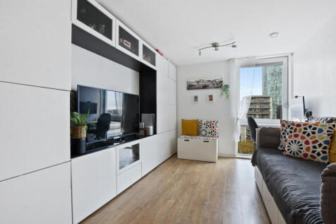 Stylish, spacious one bedroom in Great West Quart