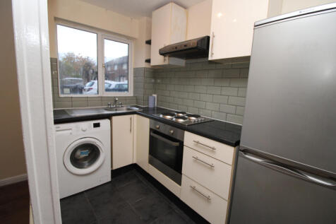 1 Bed Newly Decorated House