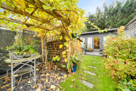 Garden&#43; Outbuilding
