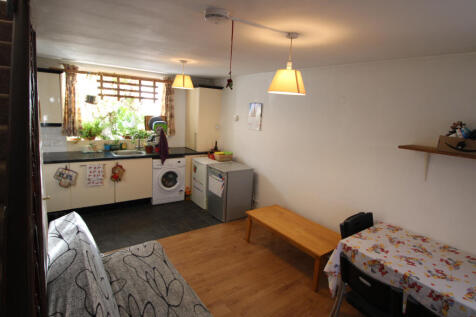Lovely one bedroom Flat, walking distance to Sout
