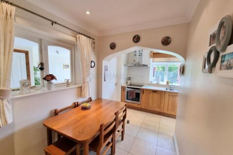 KITCHEN/BREAKFAST ROOM