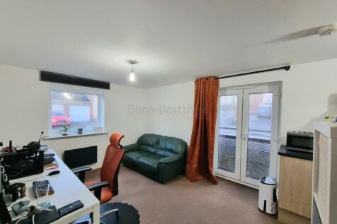 Open Plan Kitchen / Lounge