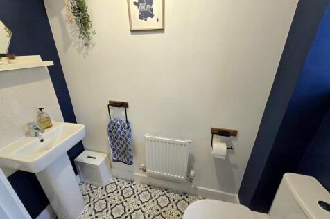 Cloakroom/w.c