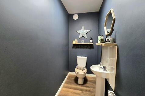 Cloakroom/w.c