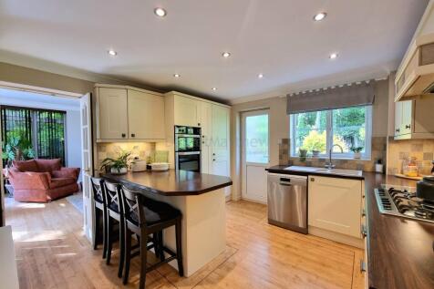 Kitchen/ Breakfast Room