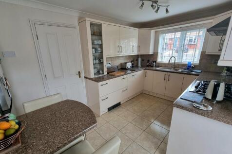 Kitchen/ Breakfast Room