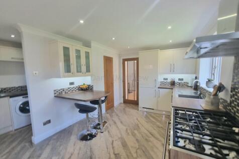 Kitchen/ Breakfast Room