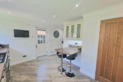 Kitchen/ Breakfast Room
