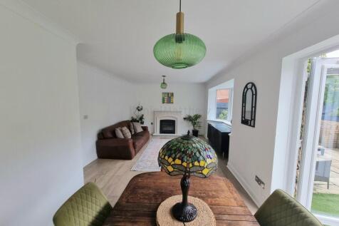 Lounge dining room