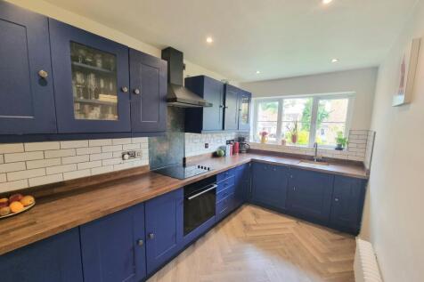 Kitchen/ Breakfast Room