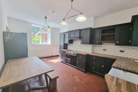 Kitchen/ Breakfast Room