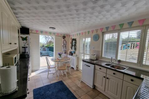 Kitchen/ Breakfast Room