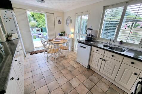 Kitchen/ Breakfast Room
