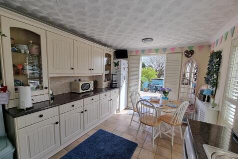 Kitchen/ Breakfast Room