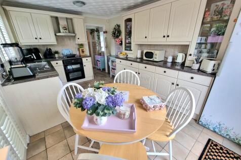 Kitchen/ Breakfast Room