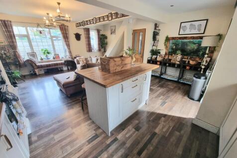 Lounge/Kitchen