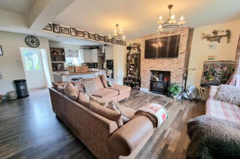 Lounge/Kitchen