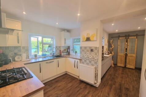 Kitchen/ Breakfast Room