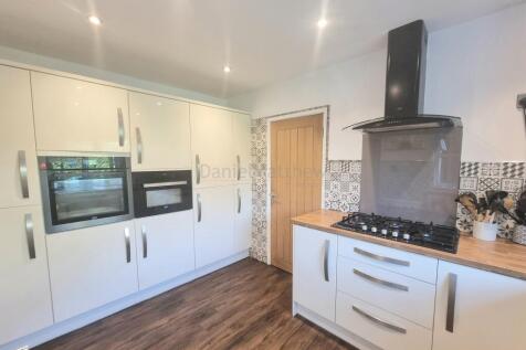 Kitchen/ Breakfast Room