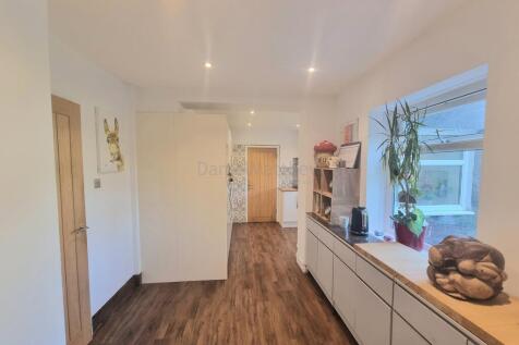 Kitchen/ Breakfast Room