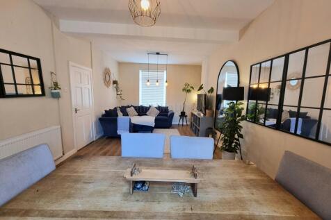 Lounge dining room