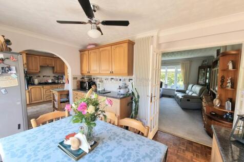 Kitchen/ Breakfast Room