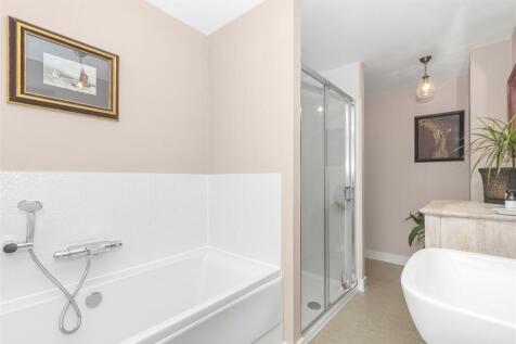 Bathroom.jpg