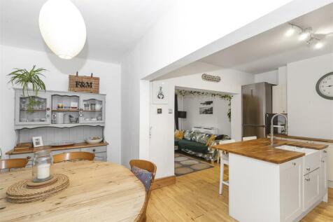 Kitchen 2.jpg