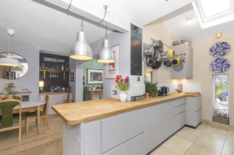 Kitchen 2.jpg
