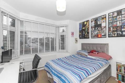 Bed 2.jpg