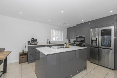 Kitchen 2.jpg