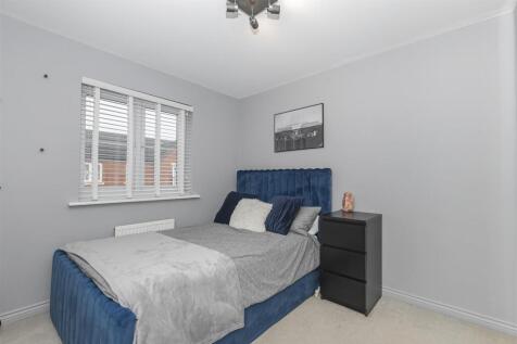 Bed 2.jpg