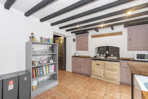 Kitchen 2.jpg