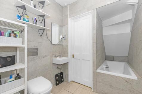 Bathroom b.jpg