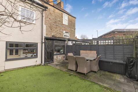 Rear Garden 2.jpg