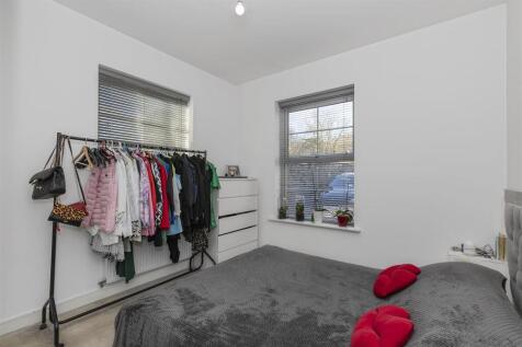 Bedroom 1.jpg