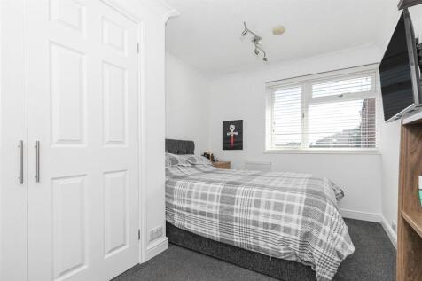 Bed 2.jpg