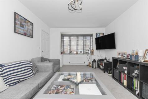 Lounge 1.jpg