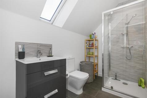 Ensuite 1.jpg