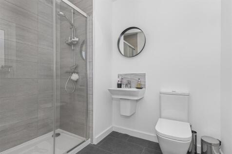 Ensuite 2.jpg