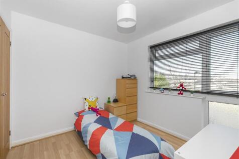 Bed 2.jpg