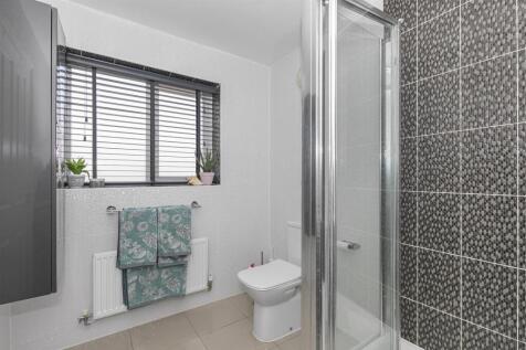 Bedroom 1 En Suite.jpg