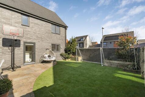 Rear Garden 2.jpg