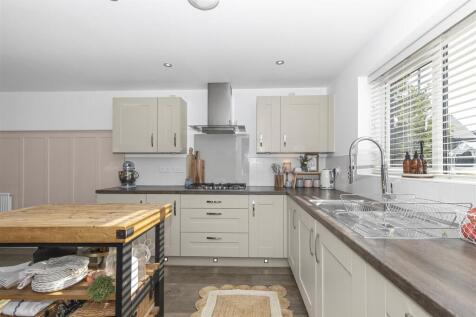 Kitchen 2.jpg