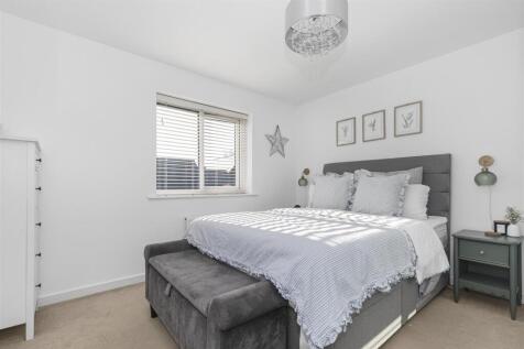 Bed 1.jpg